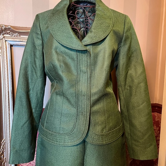 Albert Nipon ladies 2 piece power suit! Never worn - Picture 1 of 5